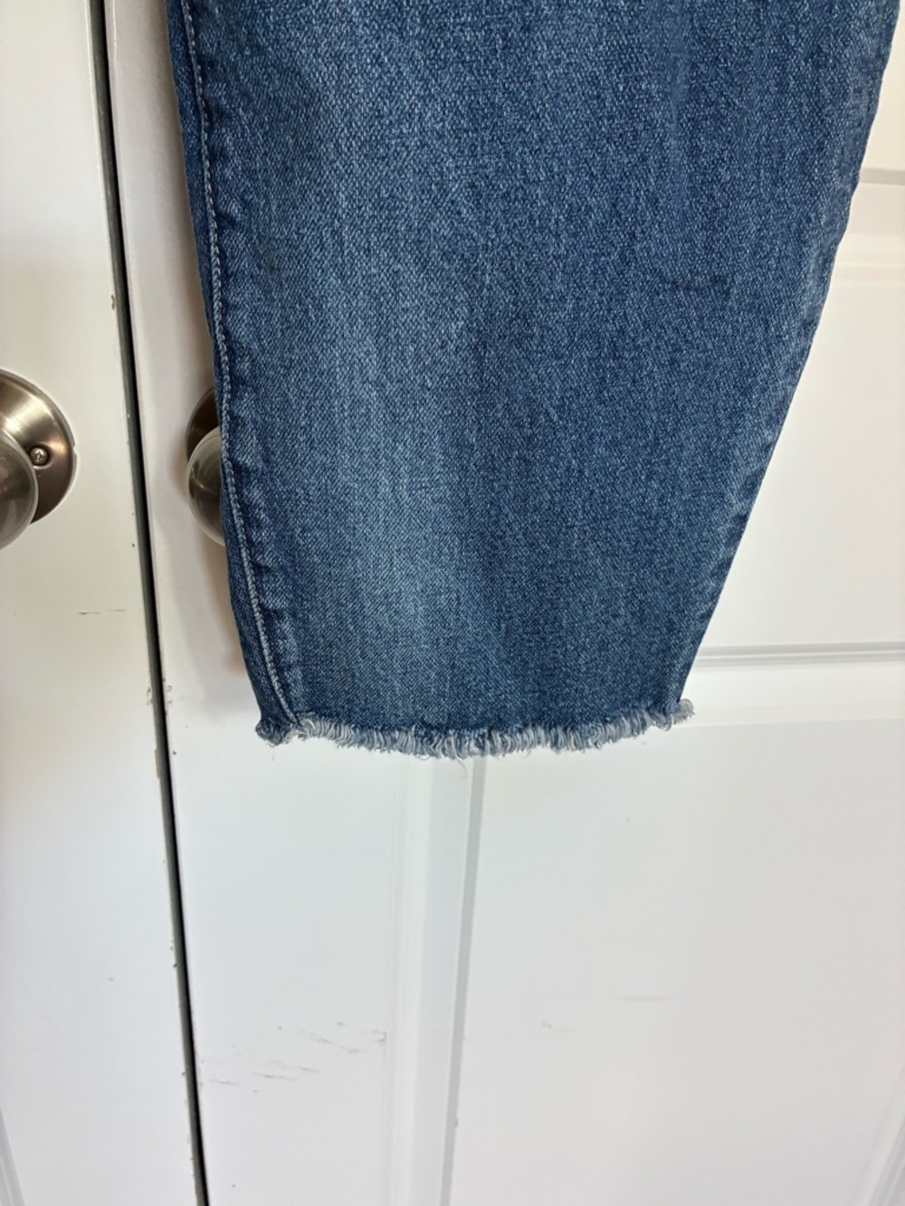 Torrid medium blue distressed button-fly Jeans Pockets Straight Leg size 20R - Picture 9 of 10